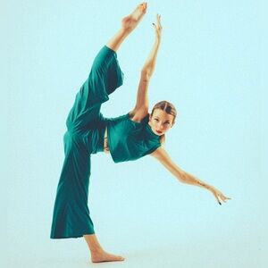 Weissman 15609 Jersey Mock Neck Crop Top & MJ12612 Jersey Wide Leg Pants. SZ-AS